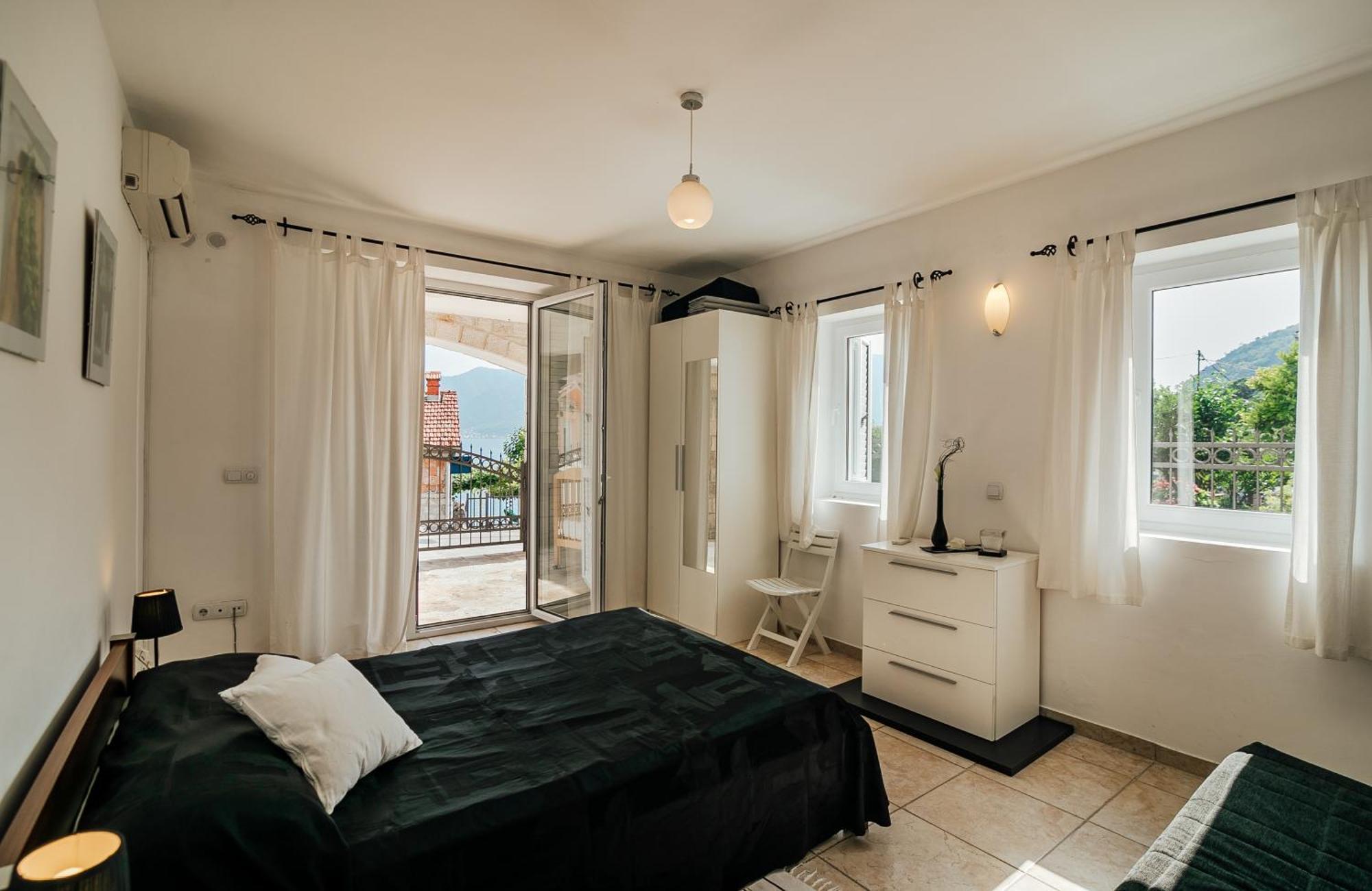 Holiday Home Amanda Hollick Cattaro Esterno foto
