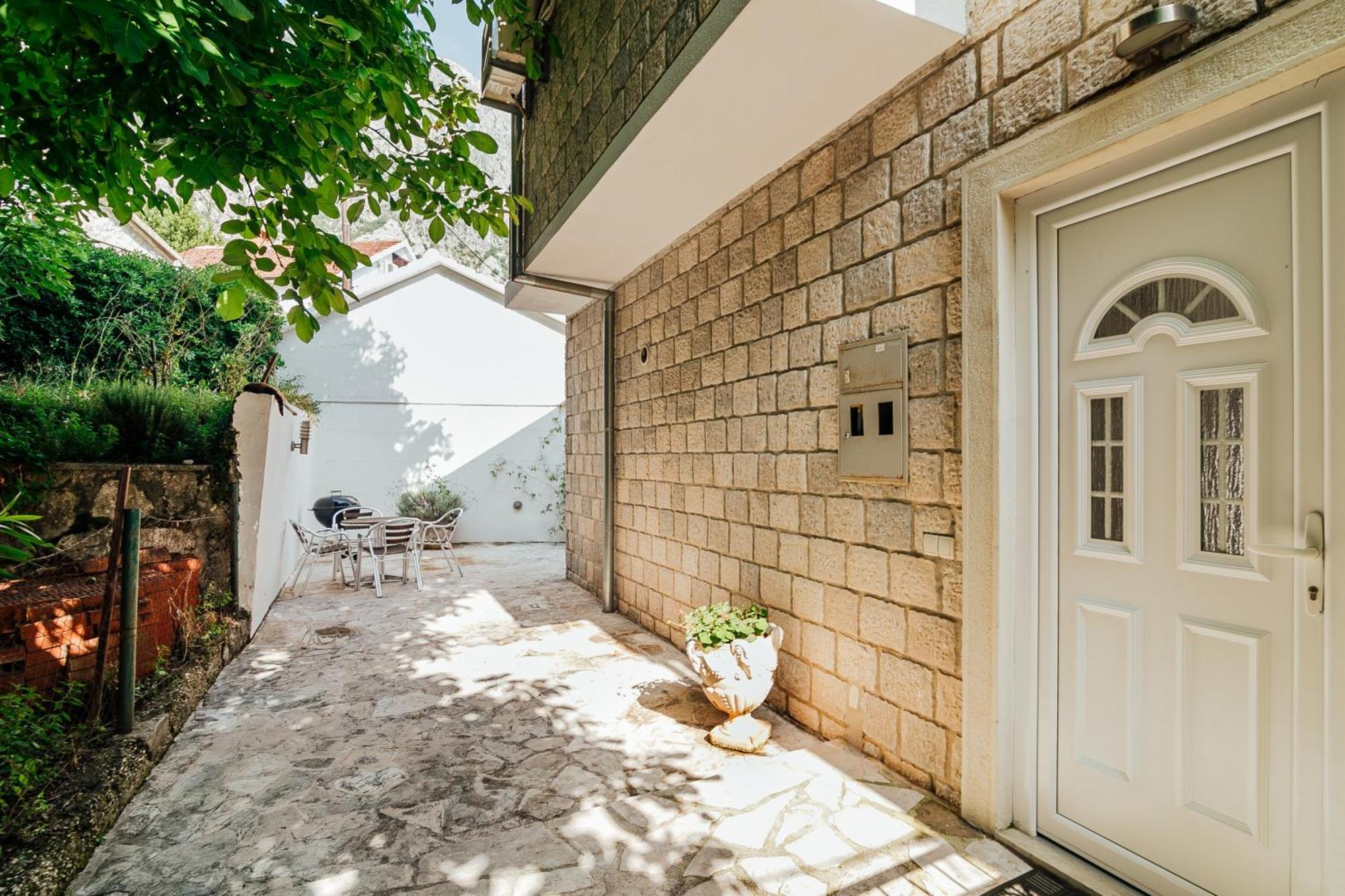 Holiday Home Amanda Hollick Cattaro Esterno foto