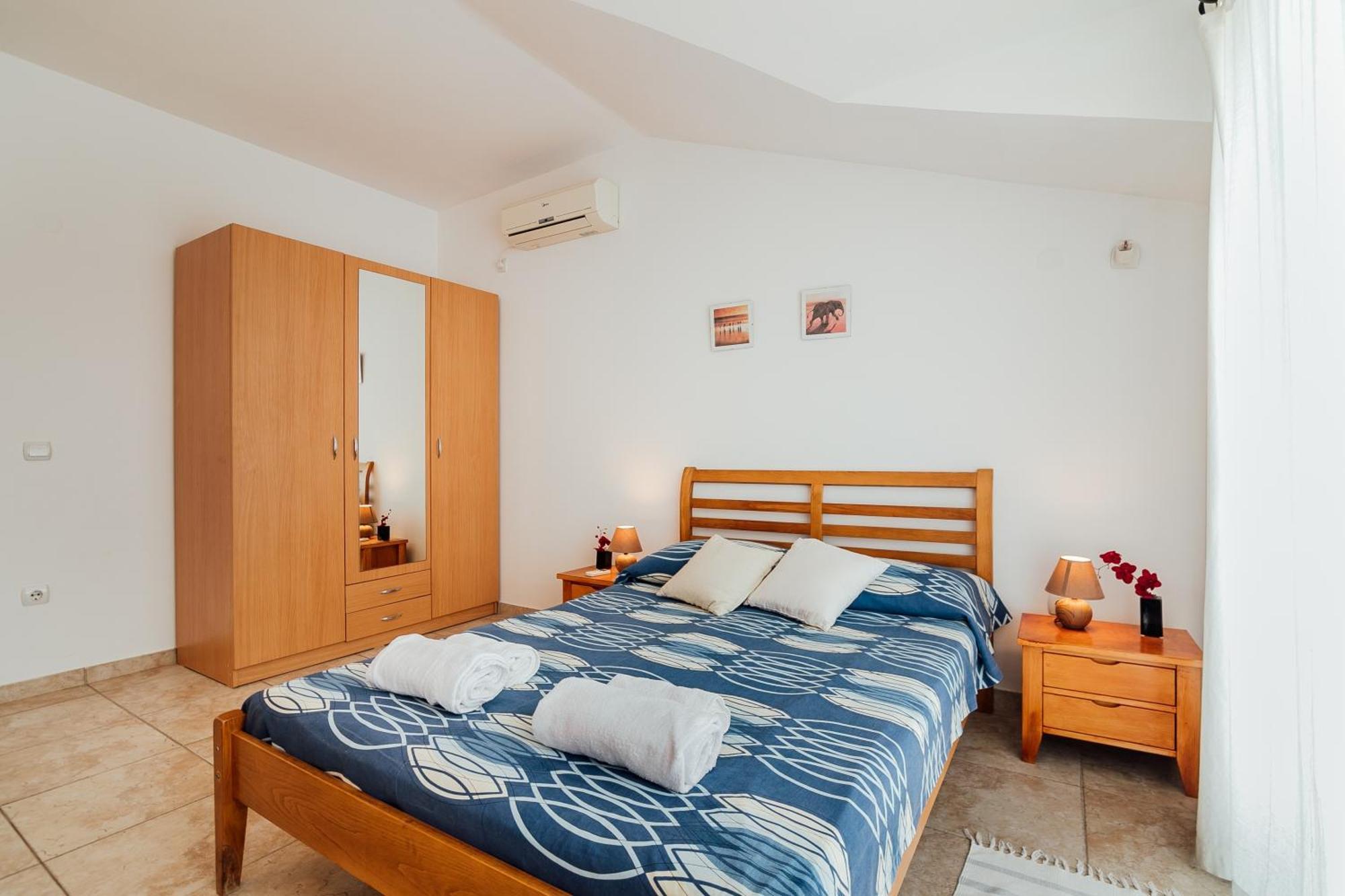 Holiday Home Amanda Hollick Cattaro Esterno foto