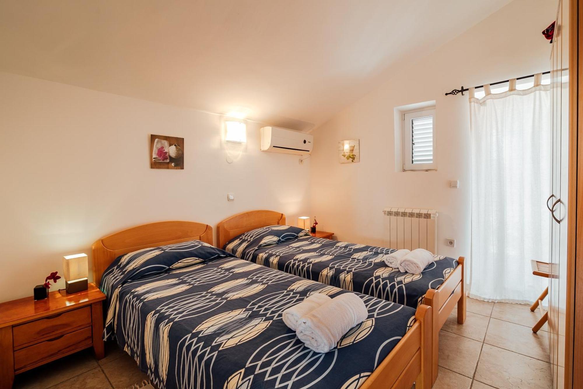Holiday Home Amanda Hollick Cattaro Esterno foto