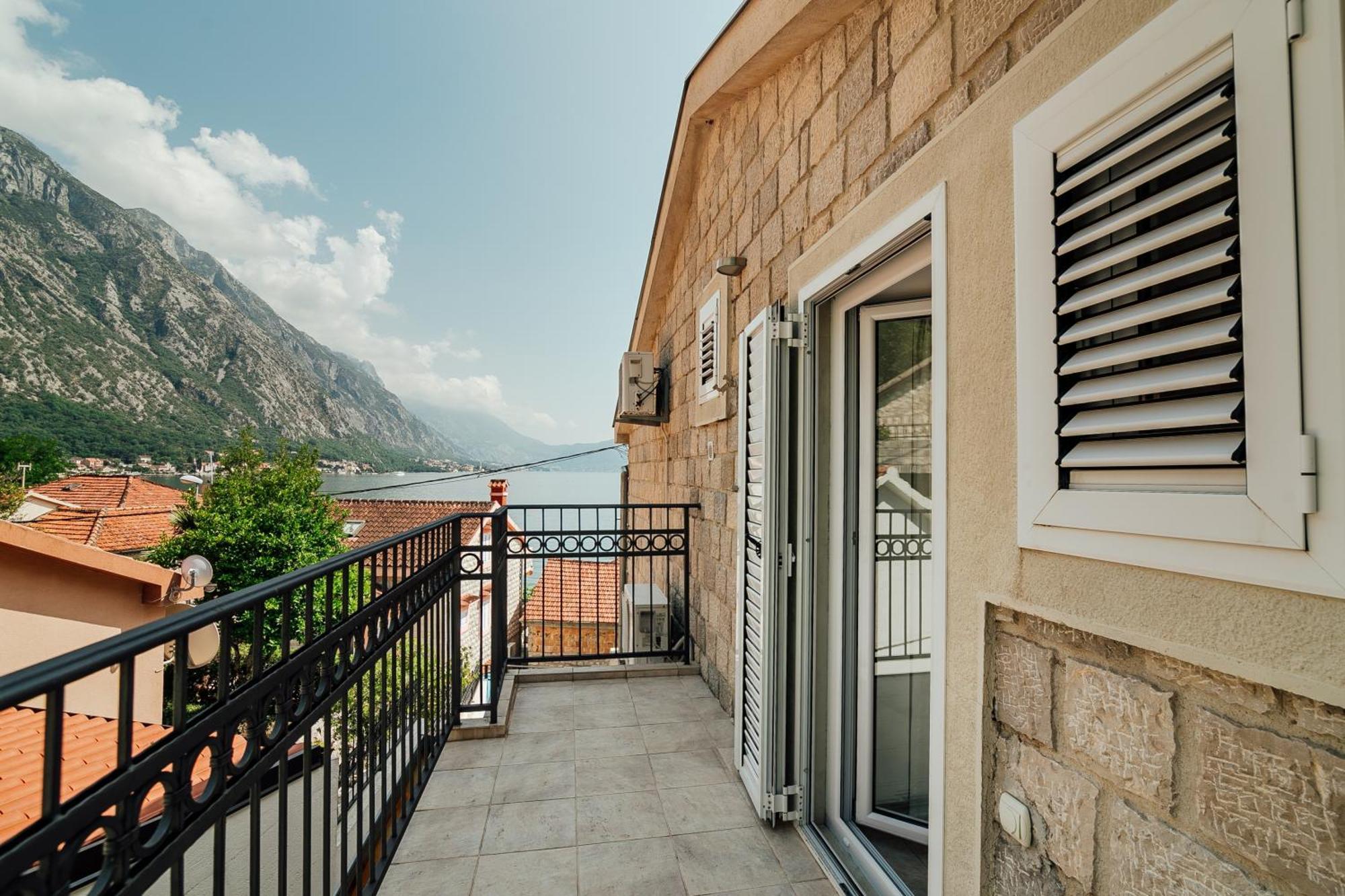 Holiday Home Amanda Hollick Cattaro Esterno foto