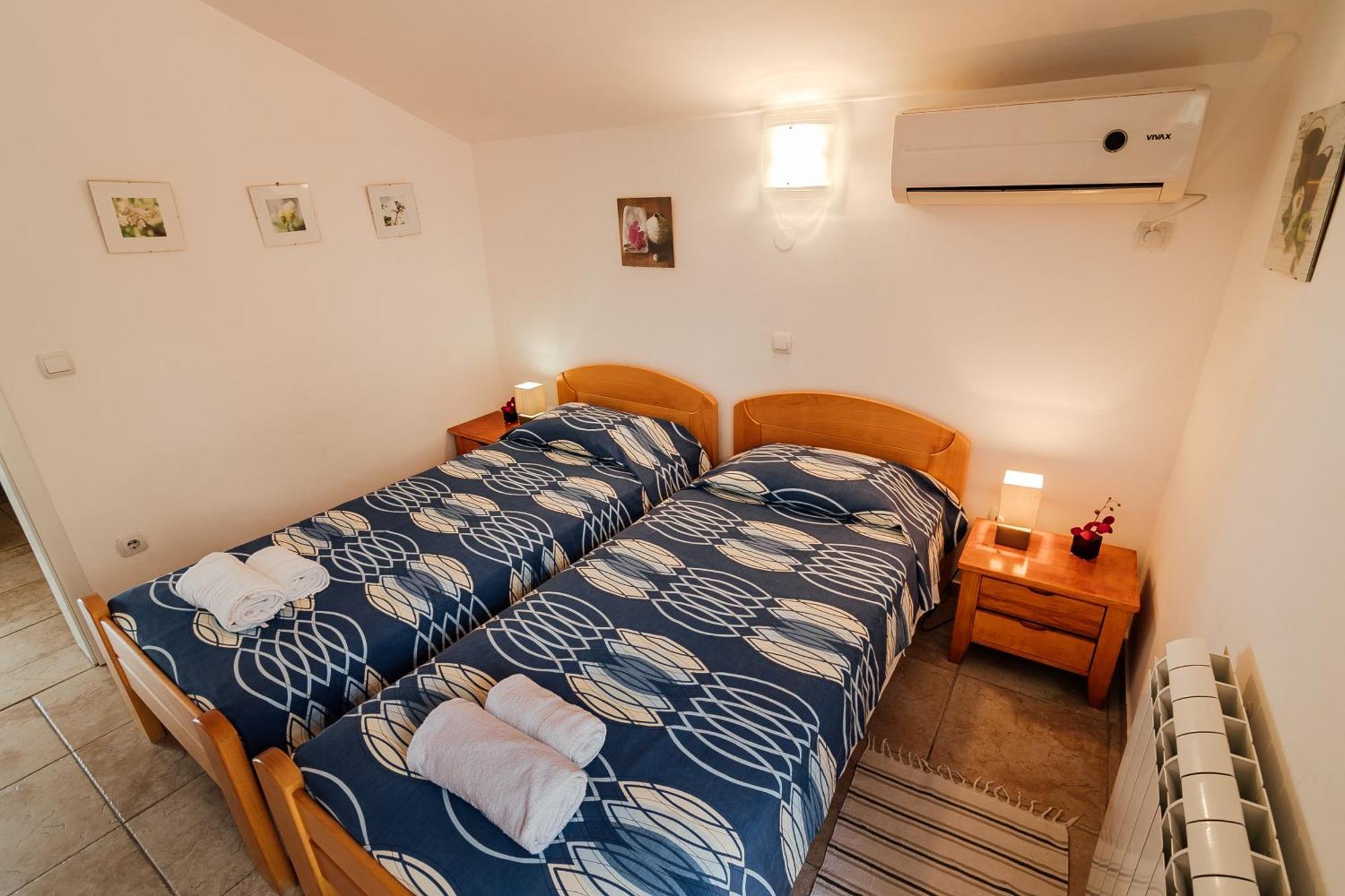Holiday Home Amanda Hollick Cattaro Esterno foto