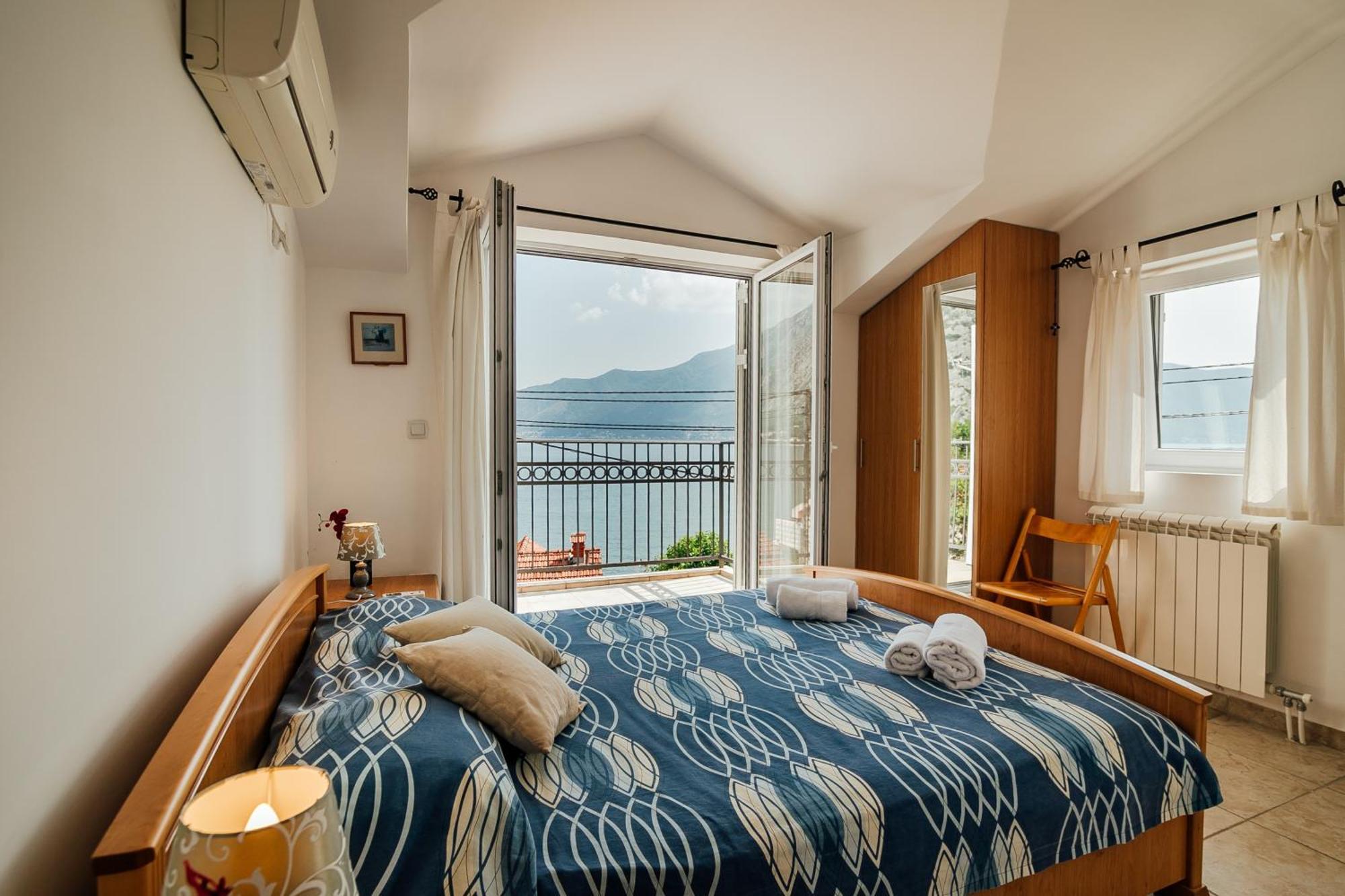 Holiday Home Amanda Hollick Cattaro Esterno foto