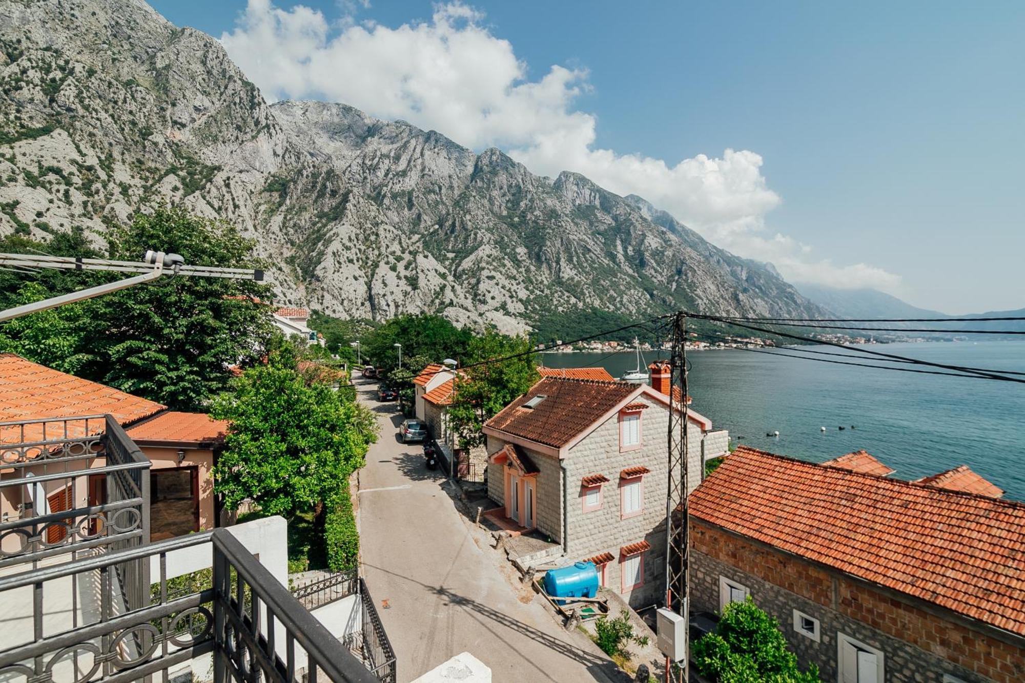 Holiday Home Amanda Hollick Cattaro Esterno foto