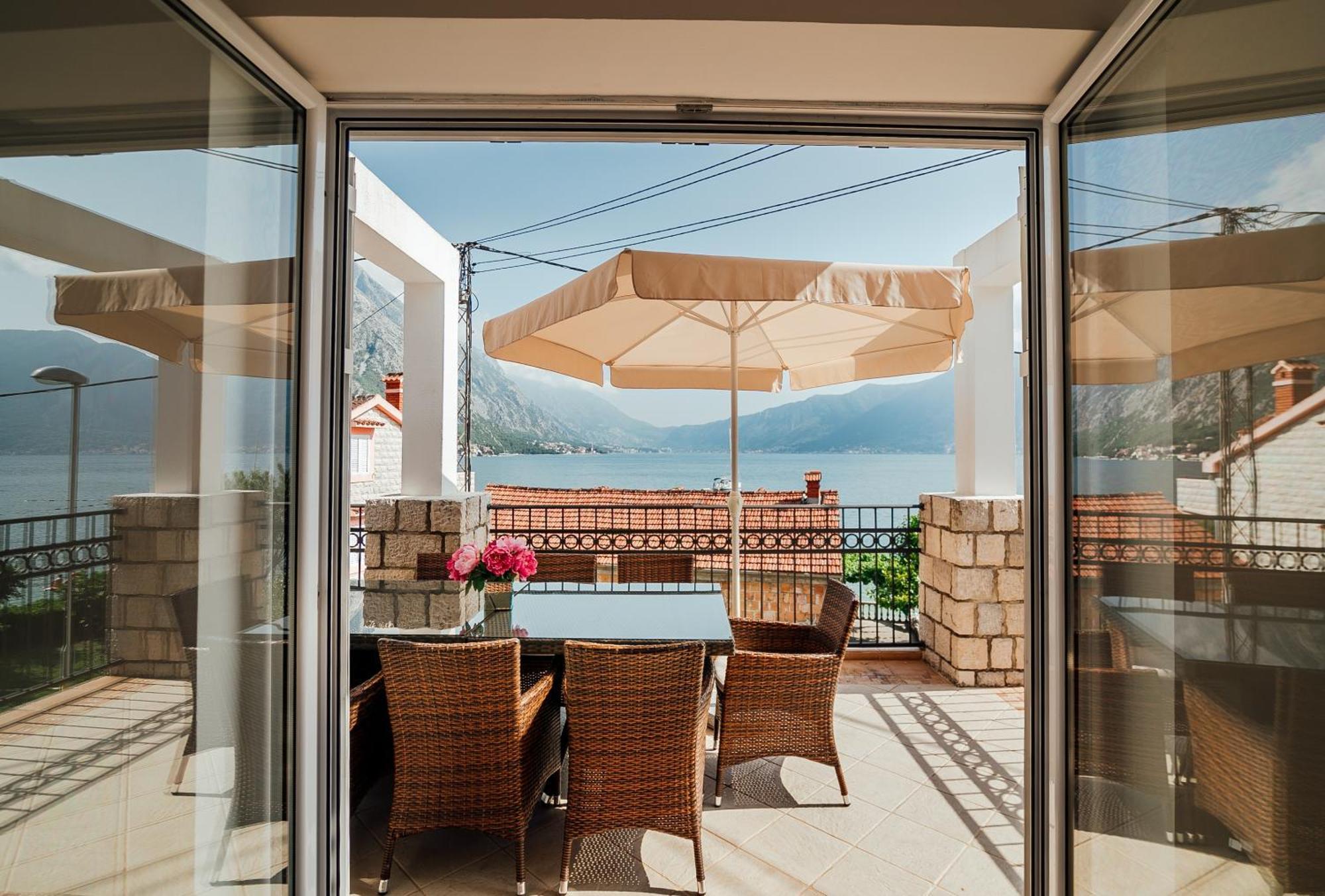 Holiday Home Amanda Hollick Cattaro Esterno foto