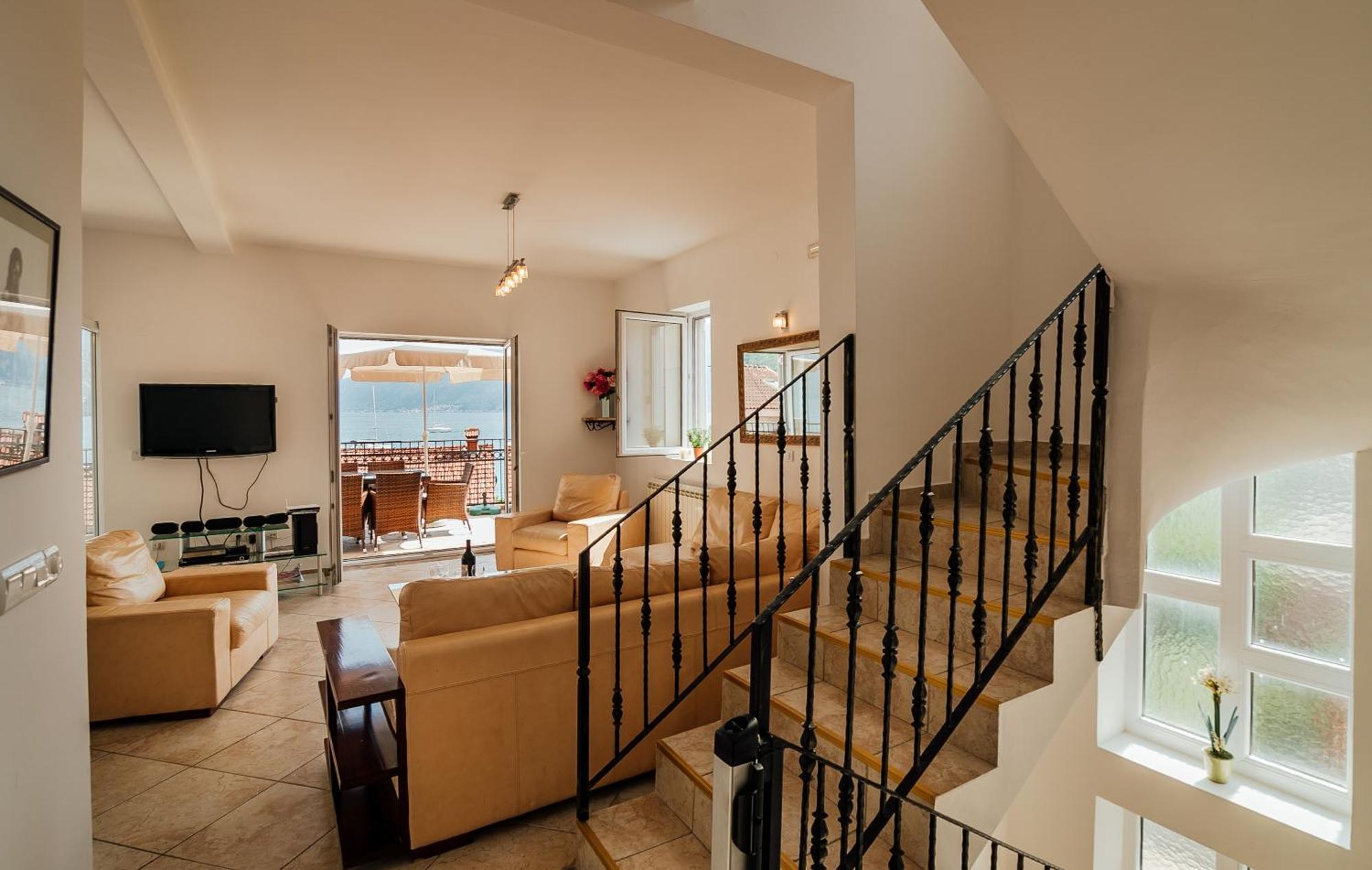 Holiday Home Amanda Hollick Cattaro Esterno foto